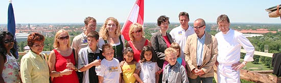 Jutta Speidel und die Schecküberreichung.. (Foto. Martin Schmitz)